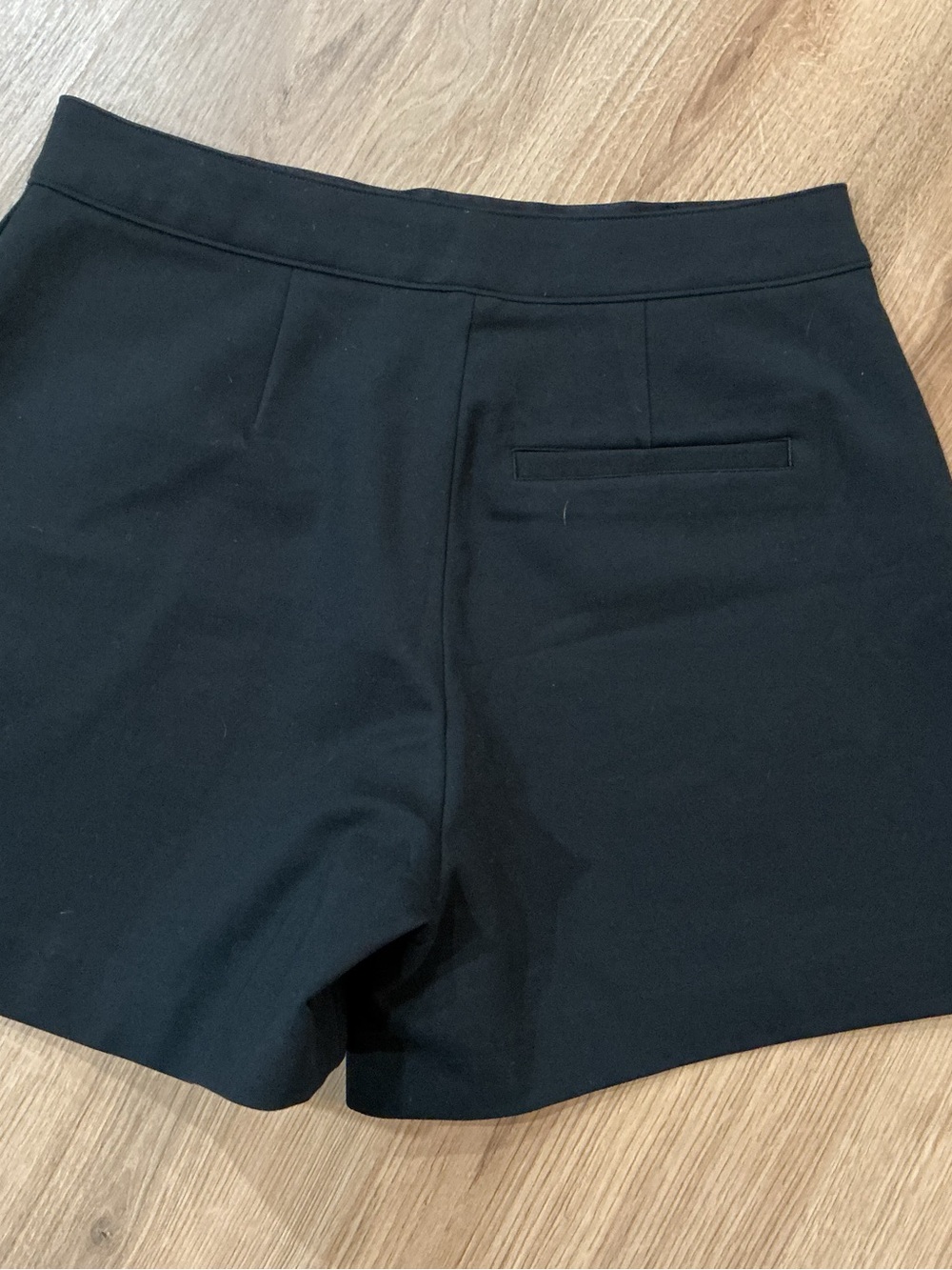 Spanx Women’s  Polished Pull On Short Classic Black Smoothing Fabric size large - Picture 3 of 5